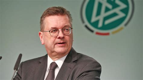 grindel kennt rolex nicht|Offiziell: Grindel tritt als DFB.